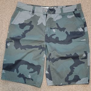 FREEWORLD camouflage shorts